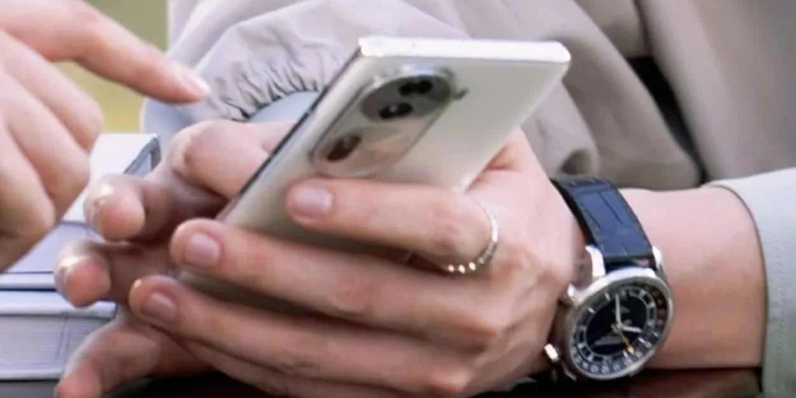 OPPO Reno 11 live images