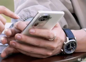 OPPO Reno 11 live images