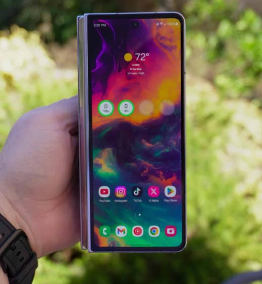 image 904 Tipster Reveals Samsung Galaxy Z Fold 6 and Galaxy Z Flip 6 to Feature Larger Displays in 2024