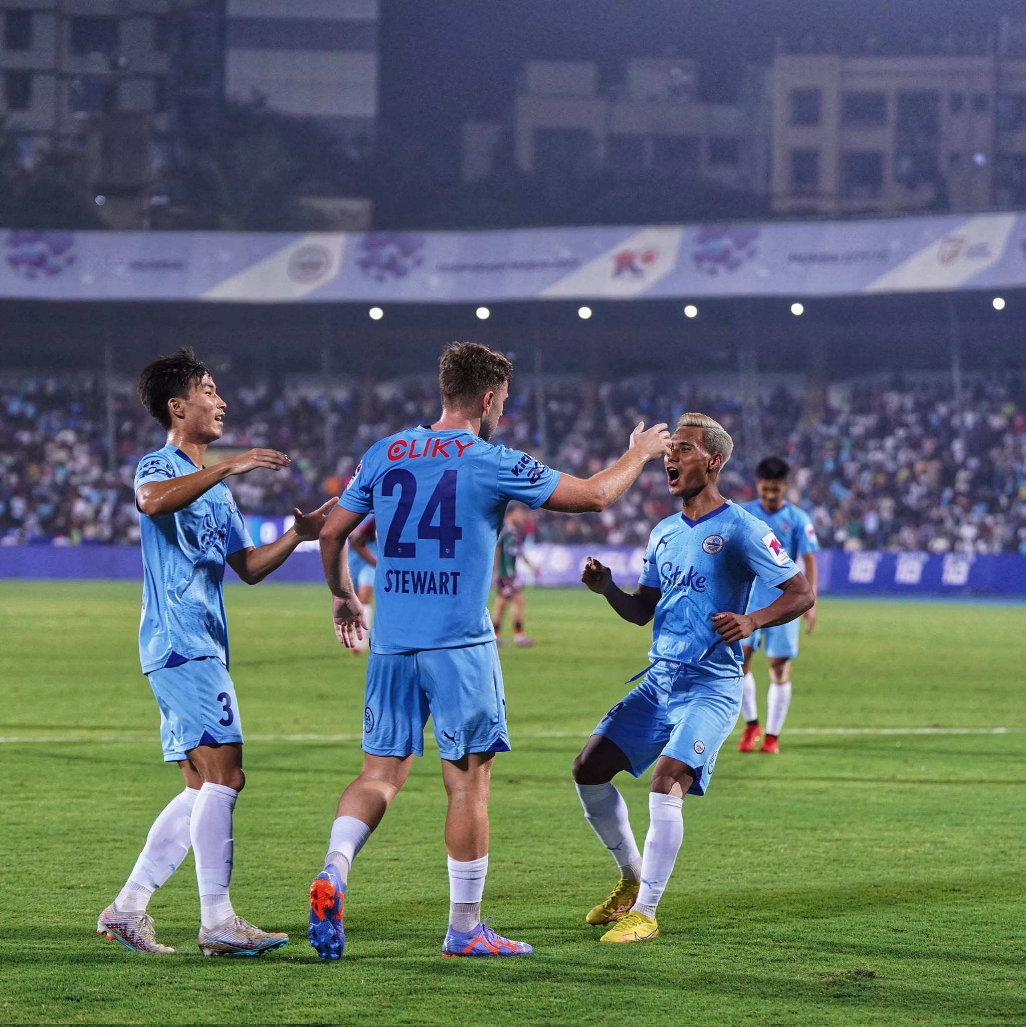 Greg Stewart and Bipin Singh earn Mumbai City FC a 2-1 win over Mohun Bagan SG with 7 red cards shown