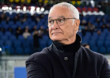 ROME, ITALY - DECEMBER 02: Claudio Ranieri head coach of Cagliari Calcio gestures during the Serie A TIM match between SS Lazio and Cagliari Calcio at Stadio Olimpico on December 02, 2023 in Rome, Italy. (Photo by Silvia Lore/Getty Images)