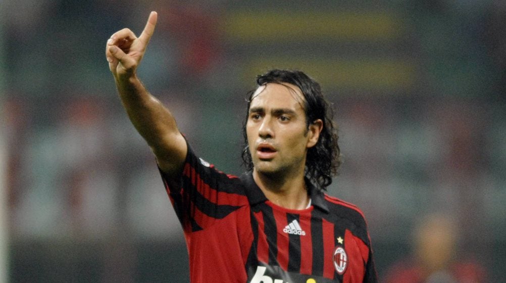 alessandro nesta gestikulierend 2007 1592207220 41380 Top 10 best defenders of all-time - Maldini, Ramos, Nesta, Lahm and more