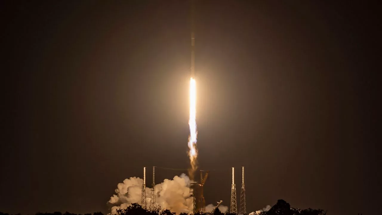 SpaceX Launches 24 Starlink Satellites from Florida