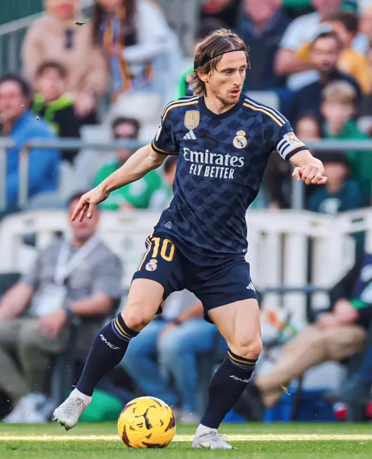 Luka Modric informs Madrid of intention to stay for 1 more season