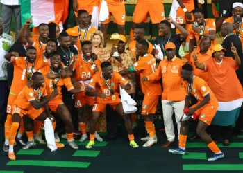 Soccer Football - Africa Cup of Nations - Final - Nigeria v Ivory Coast - Stade Olympique Alassane Ouattara, Abidjan, Ivory Coast - February 11, 2024 Ivory Coast president Alassane Ouattara with the trophy alongside the players as they celebrate after winning the Africa Cup of Nations REUTERS/Siphiwe Sibeko