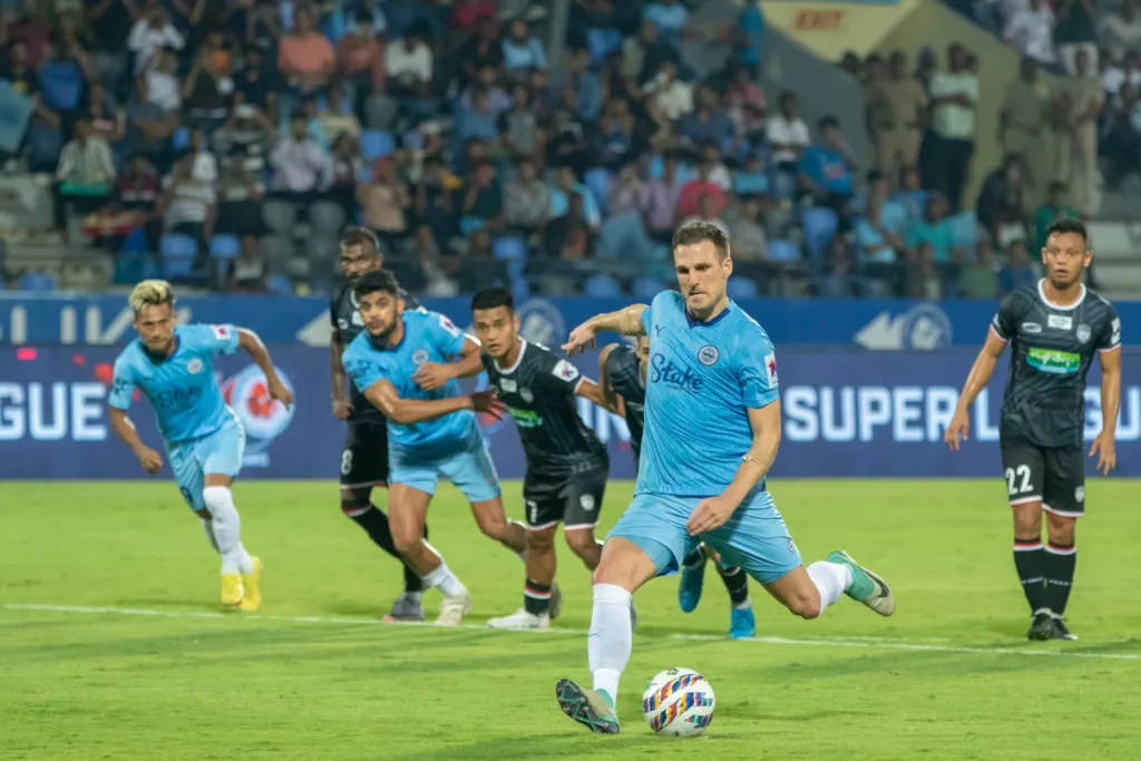 mumbai city fc vs northeast united yoell van nieff