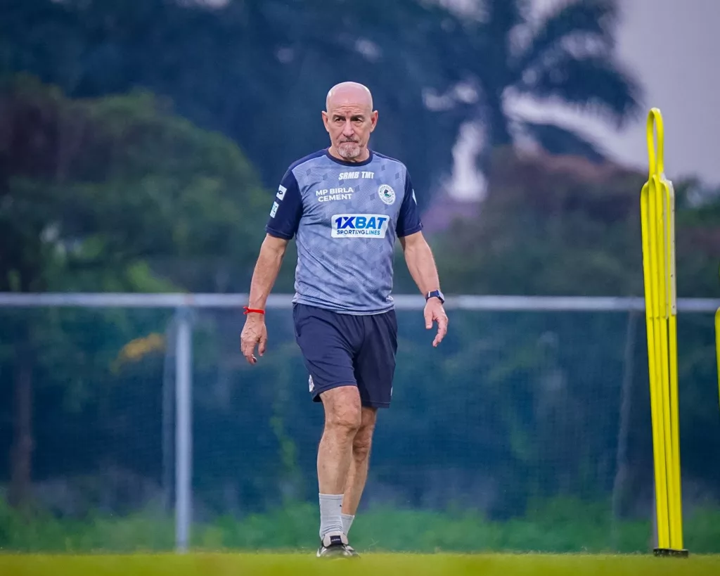 Mohun Bagan Coach Antonio Habas in Training Image Credits X Twitter Mohun Bagan Urges Fans to Not Buy or Sell Tickets for the Kolkata Derby: Call for Boycott