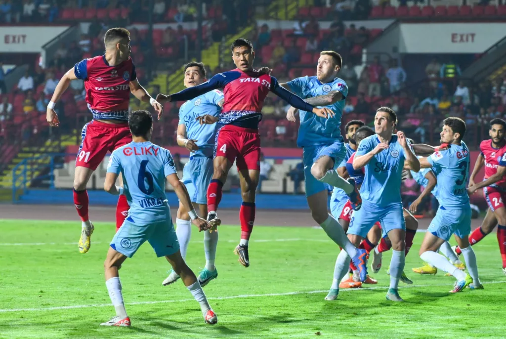 Mumbai City FC vs Jamshedpur In Action Image Credits IFTWC Why Was Jamshedpur FC Deducted 3 Points vs Mumbai City FC?