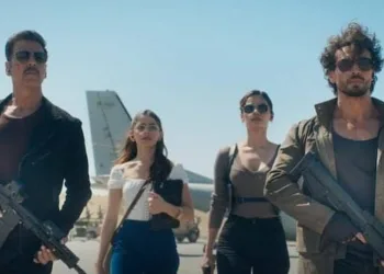 Check Out Bade Miyan Chote Miyan Trailer: Akshay Kumar and Tiger Shroff Battle a Masked Villain