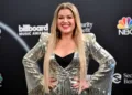 HOLLYWOOD, CALIFORNIA - OCTOBER 14: In this image released on October 14, Kelly Clarkson poses backstage at the 2020 Billboard Music Awards, broadcast on October 14, 2020 at the Dolby Theatre in Los Angeles, CA.  (Photo by Amy Sussman/BBMA2020/Getty Images for dcp )