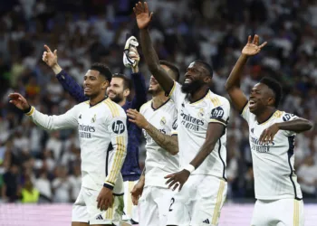 Soccer Football - LaLiga - Real Madrid v FC Barcelona - Santiago Bernabeu, Madrid, Spain - April 21, 2024 Real Madrid's Jude Bellingham, Antonio Rudiger and Vinicius Junior celebrate after the match REUTERS/Susana Vera