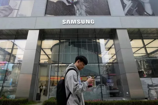 image 5 84 jpg Samsung Surges to $370 Billion Valuation Amid Recovery Signals in Memory Chips, Strong Galaxy S24 Sales, and Beyond