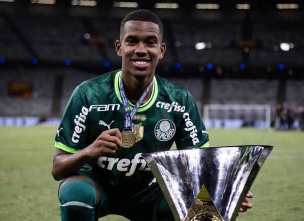 Chelsea offer €57 million for Willian Estevao with deal closer than ever