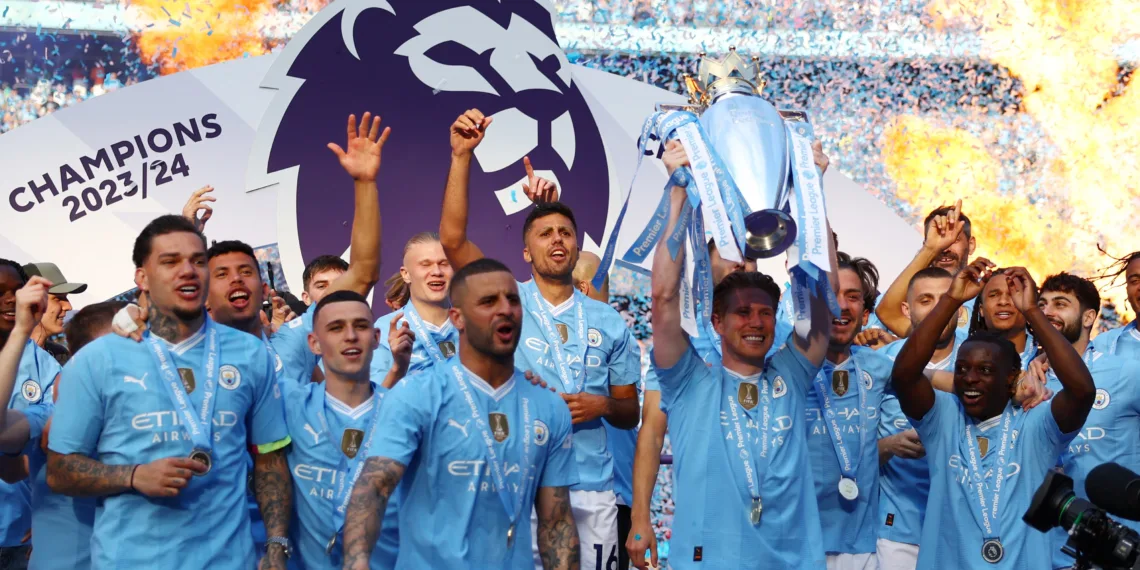 Soccer Football - Premier League - Manchester City v West Ham United - Etihad Stadium, Manchester, Britain - May 19, 2024  Manchester City's Kevin De Bruyne and teammates celebrate with the trophy after winning the Premier League REUTERS/Molly Darlington