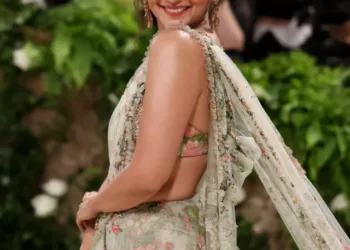 Alia BHatt - KNOW The Top 8 Most Paid Bollywood Stars on Instagram/