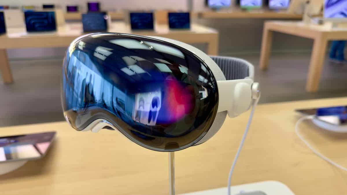 Apple Delays Vision Pro 2, Focuses on Affordable Headset: Report