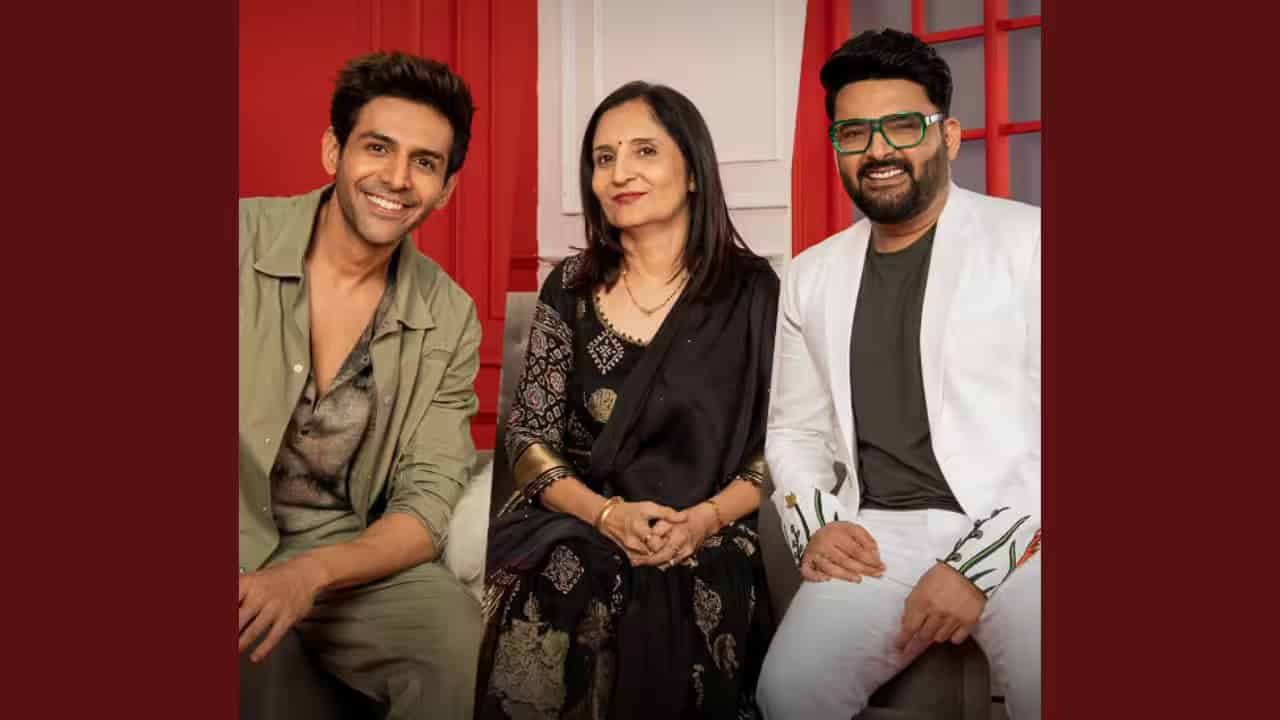 Kartik Aaryan's Mom Mala Tiwari Turns Matchmaker and Roasts Him on The Grand Finale of The Great Indian Kapil Show