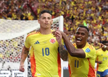 GLENDALE, ARIZONA - JULY 06: James Rodriguez of Colombia celebrates after scoring the team's second goal during the CONMEBOL Copa America 2024 quarter-final match between Colombia and Panama at State Farm Stadium on July 06, 2024 in Glendale, Arizona.   Jamie Squire/Getty Images/AFP (Photo by JAMIE SQUIRE / GETTY IMAGES NORTH AMERICA / Getty Images via AFP)