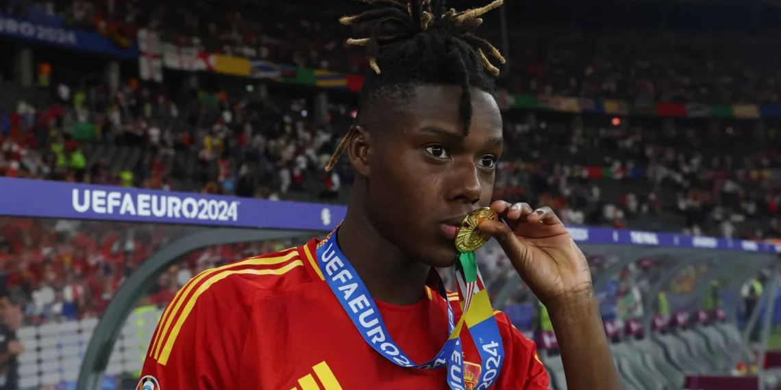 Soccer Football - Euro 2024 - Final - Spain v England - Berlin Olympiastadion, Berlin, Germany - July 14, 2024 Spain's Nico Williams kisses his medal after winning the Euro 2024 REUTERS/Lee Smith