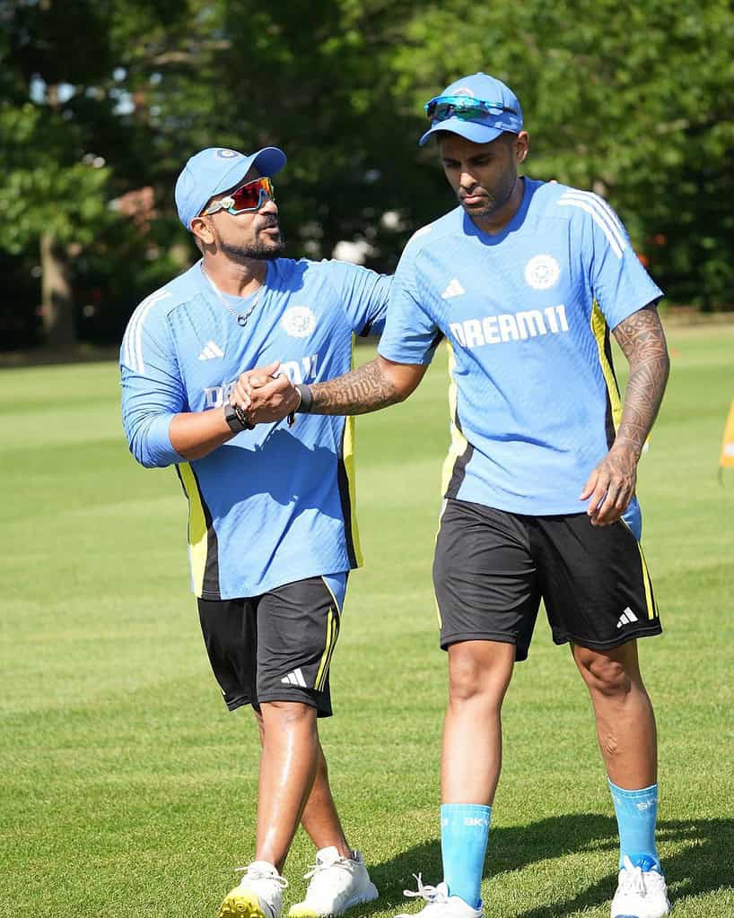 New Additions to Indian Coaching Staff: Abhishek Nayar and Ten Doeschate Join Colombo-Bound Team 4 T Dillip wit Suryakumar Yadav Image Credits BCCI New Additions to Indian Coaching Staff: Abhishek Nayar and Ten Doeschate Join Colombo-Bound Team