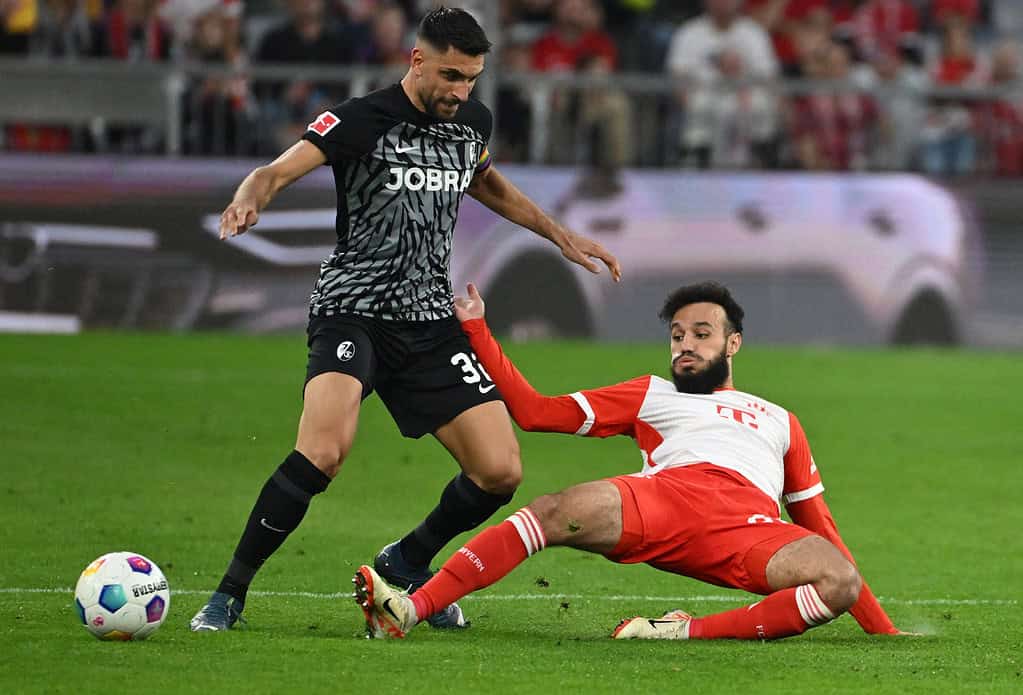 UNKKRX6FNROANFE4Y7M4TNMLII West Ham United Poised to Secure Noussair Mazraoui from Bayern Munich