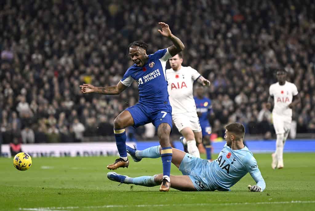 Z2RVAKQEAZOEJB4D23BEFRZT54 Raheem Sterling Joins Arsenal on a Season-long Loan from Chelsea: A Fresh Start for the Dynamic Winger