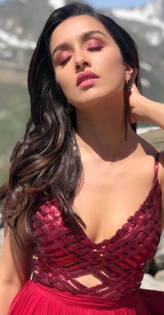 শ্রদ্ধা কাপুরের হট ছবি