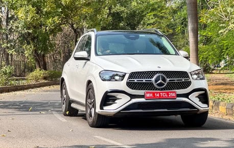 image 11 86 2024 Mercedes-Benz GLE 300d 4MATIC AMG Line: Where Style Meets Performance