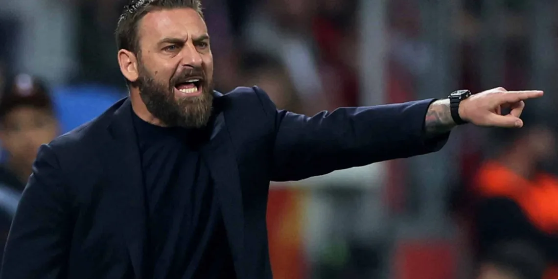 FILE PHOTO: Soccer Football - Europa League - Semi Final - Second Leg - Bayer Leverkusen v AS Roma - BayArena, Leverkusen, Germany - May 9, 2024 AS Roma coach Daniele De Rossi REUTERS/Thilo Schmuelgen/File Photo