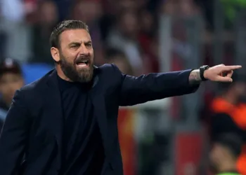 FILE PHOTO: Soccer Football - Europa League - Semi Final - Second Leg - Bayer Leverkusen v AS Roma - BayArena, Leverkusen, Germany - May 9, 2024 AS Roma coach Daniele De Rossi REUTERS/Thilo Schmuelgen/File Photo