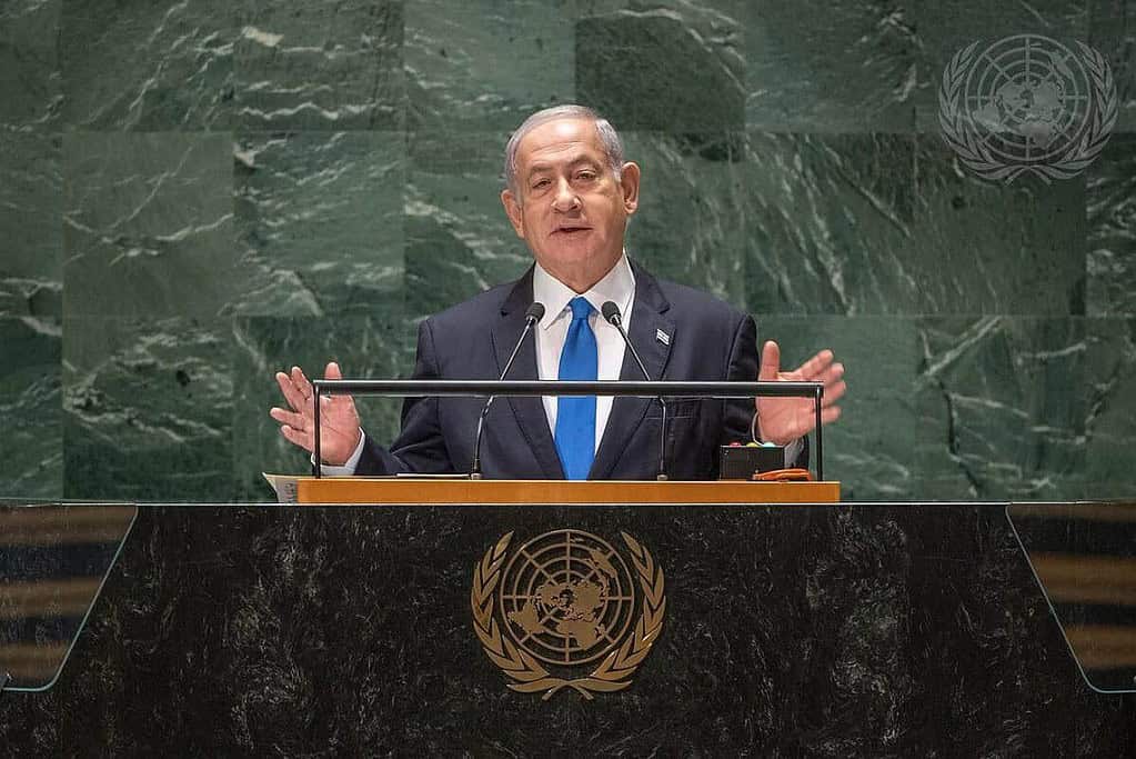 en234 Benjamin Netanyahu UN maps depict Iran and Iraq as "curses," while India is a "blessing."