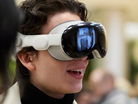 Apple's Vision Pro Headset Update: M5 Chip and Enhanced AI Features Expected by 2025 2 image 21 413 Apple's Vision Pro Headset Update: M5 Chip and Enhanced AI Features Expected by 2025