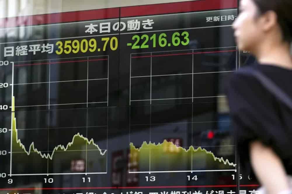 Nikkei Index Plummets Over 4% Amid Yen Strength, While Hong Kong and Shanghai Rally