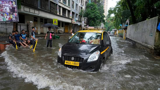 mumba2 Mumbai Weather Forecast: Due to Heavy Rain Schools, colleges is going to be shut down