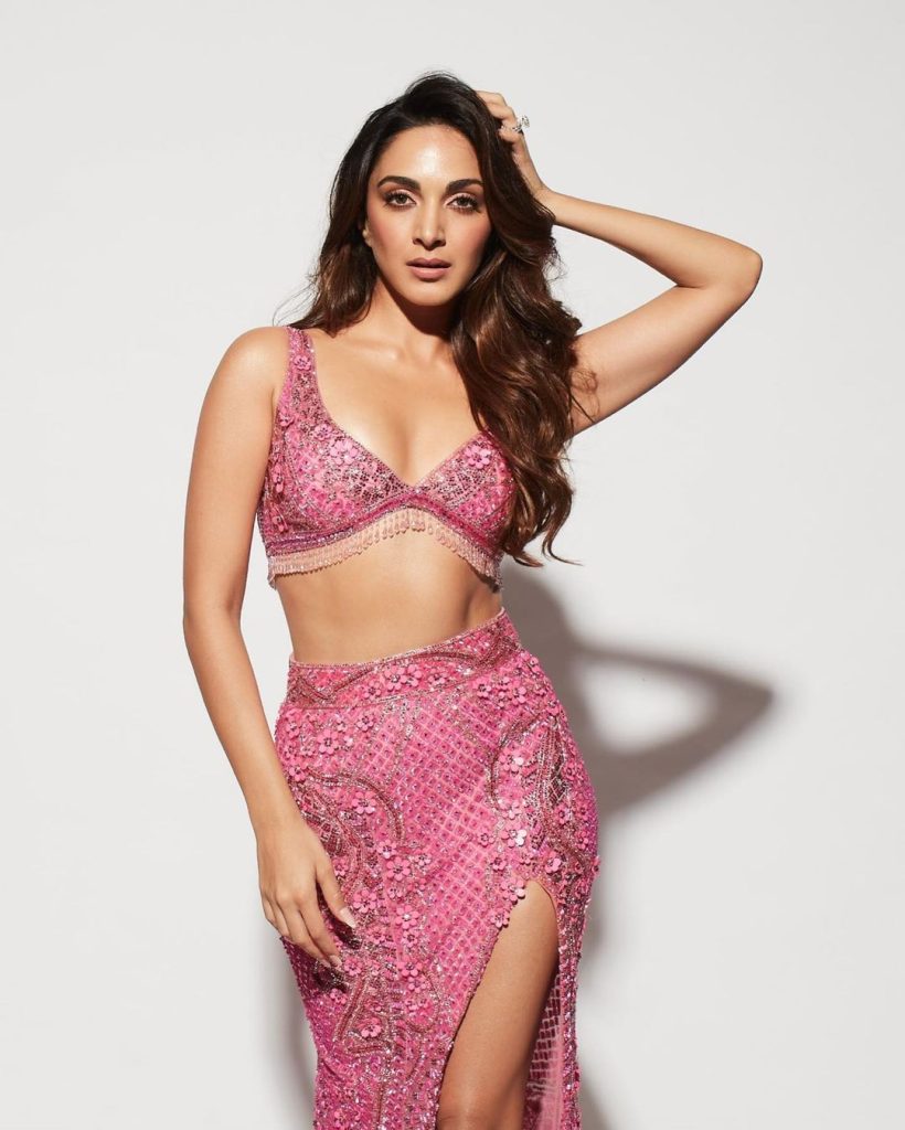 363313097 582115167452906 805185127238464449 n Kiara Advani Hot Pics: Mind-Blowing Photos of 2025