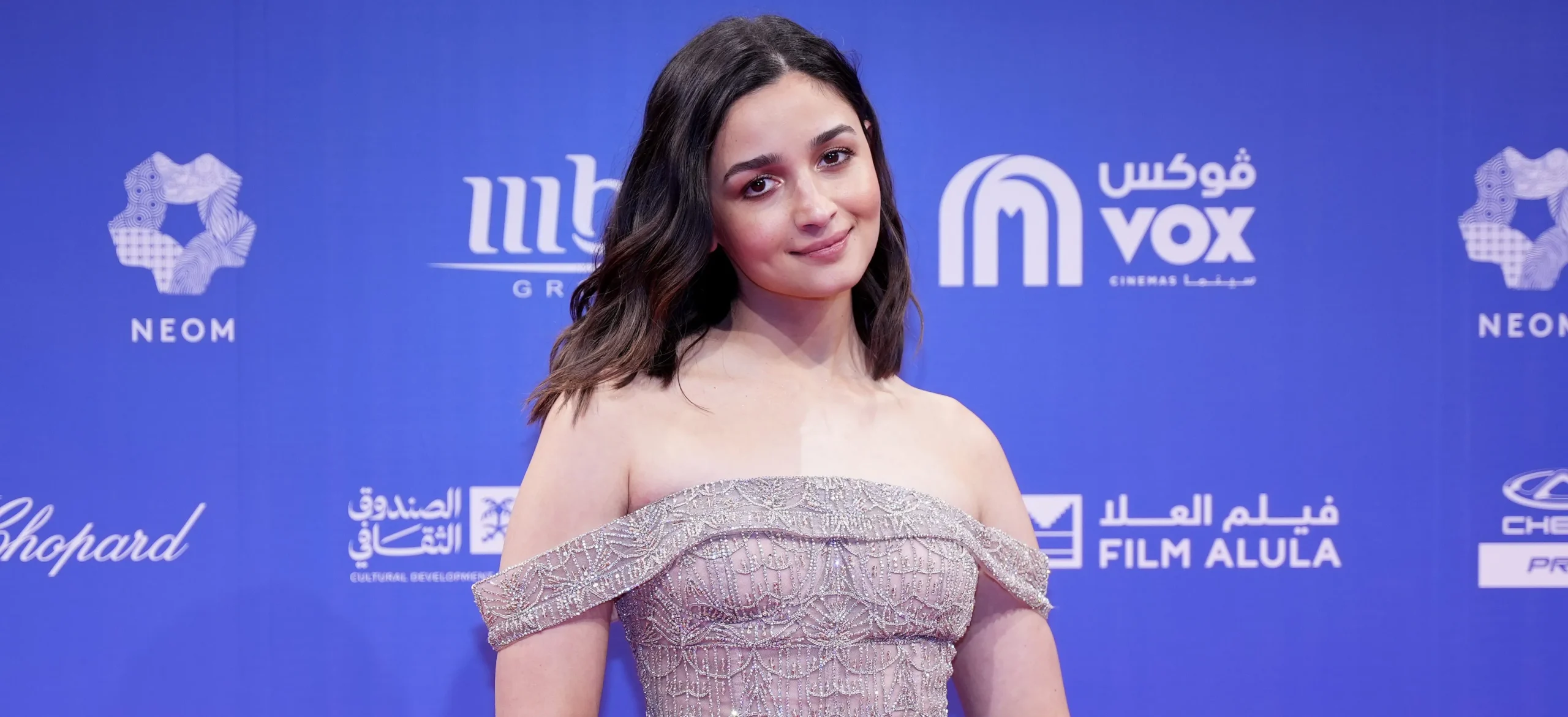 Captivating Alia Bhatt Height in feet, Age, Bio, Net Worth, Income, and Family in 2025