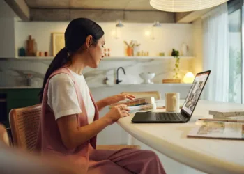 HP Unveils OmniBook Ultra Flip: India’s First AI-Powered 2-in-1 PC