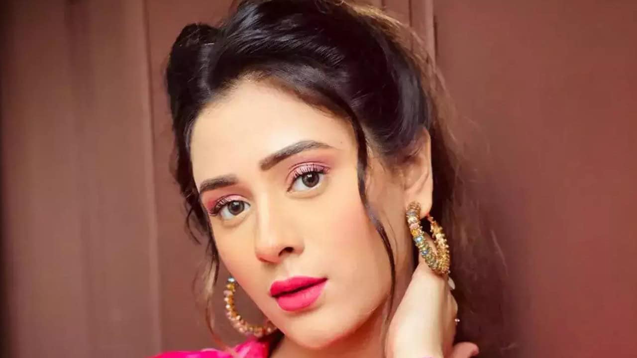 Spectacular Hiba Nawab Age, Net Worth, Bio, Education, and Family in 2025