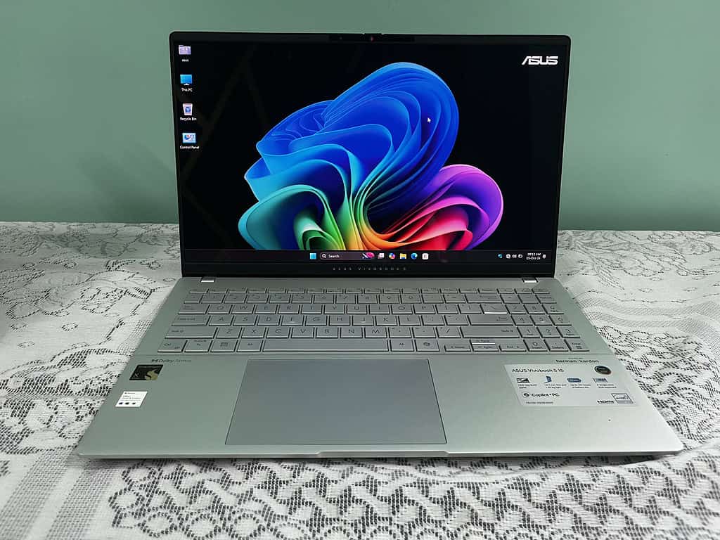 ASUS VivoBook S15 OLED ft. Snapdragon X Elite Review