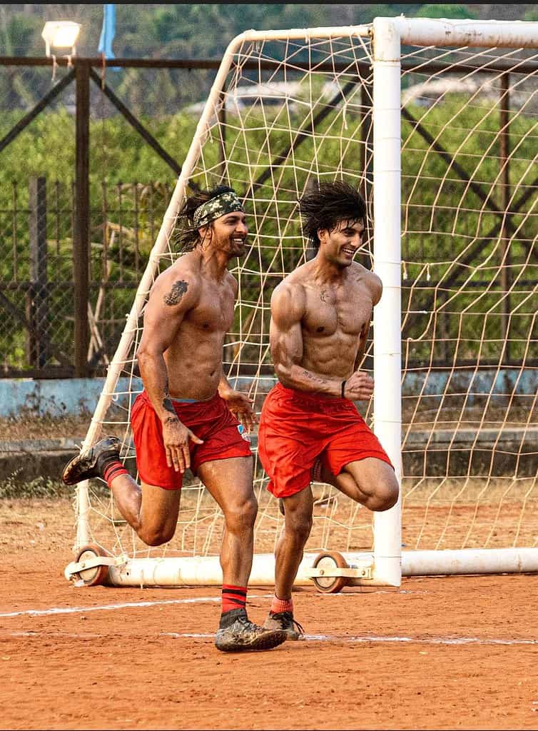 MV5BNGMwNDliNjUtNDYwNC00MzM4LWFlYjAtYzE4ZDYwZmFmNmI1XkEyXkFqcGc@. V1 The Miranda Brothers Now Streaming: An Unbreakable Bond Between Harshvardhan Rane and Meezaan Jafri