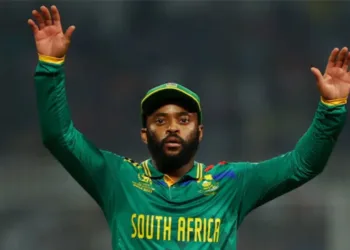 Ireland Chooses to Bat as South Africa Names Van der Dussen