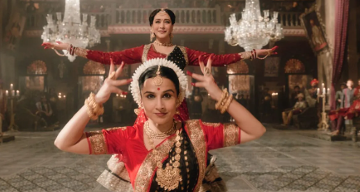 image 371 Ami Je Tomar 3.0: Madhuri Dixit and Vidya Balan Shine in Royal Dance-Off Ahead of Bhool Bhulaiyaa 3 Release