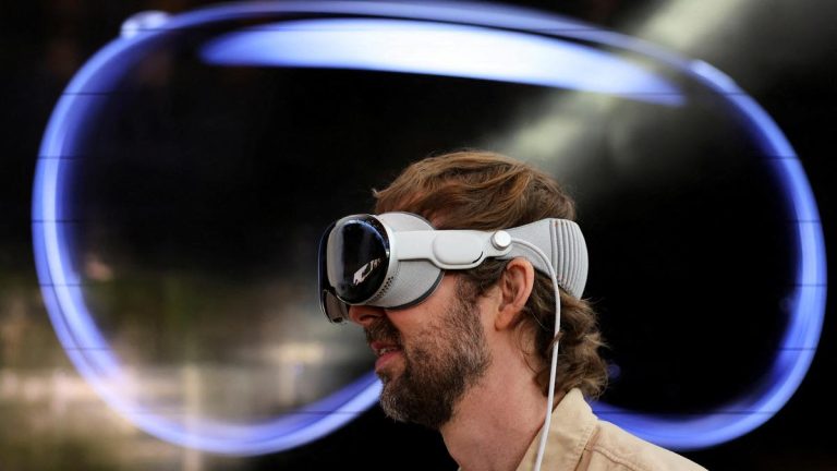 Affordable Vision Pro Headset Delayed Until 2027!