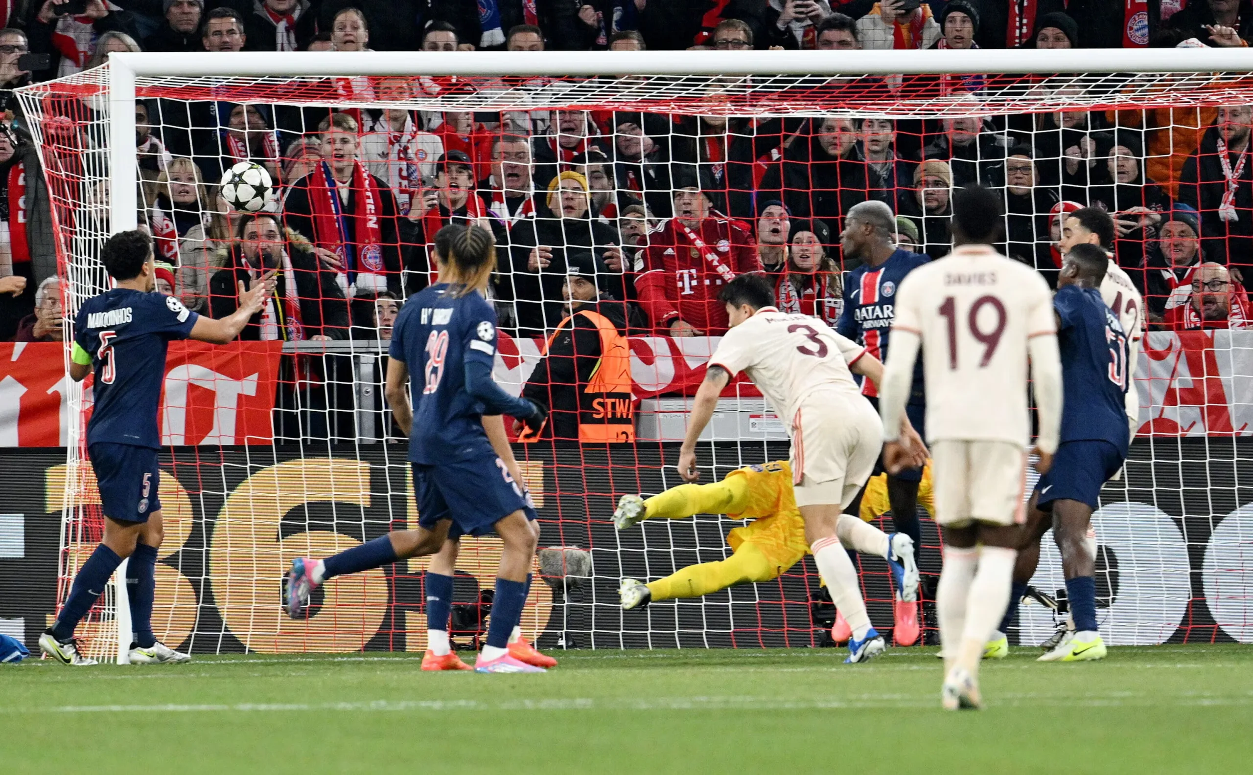 Bayern Munchen vs PSG 1 scaled Champions League 2024-25 Matchday 5 Round-Up: Feyenoord Shock Man City, Inter and Barcelona Triumph Again, Bayern Overcome PSG, Atalanta and Atleti Net Six Each