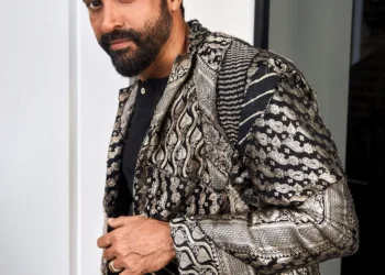 Farhan Akhtar Unveils Intense Look in 120 Bahadur: A Tribute to Rezang La Heroes