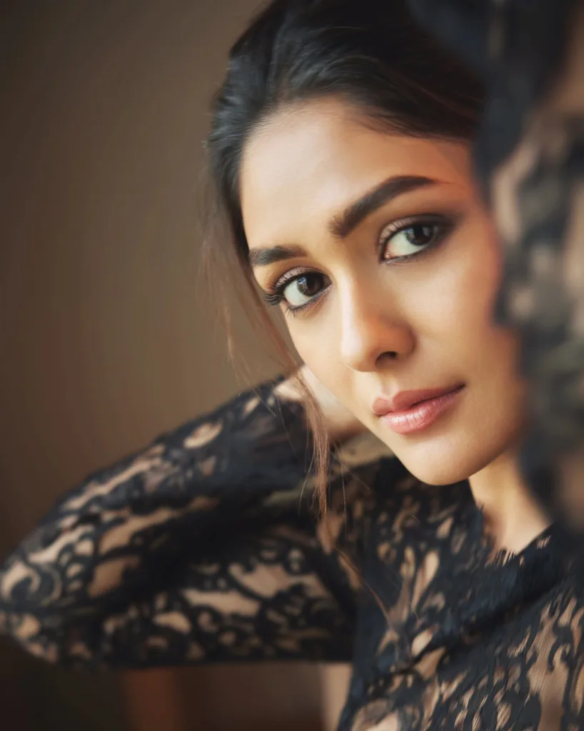 Mrunal Thakur Hot Pics