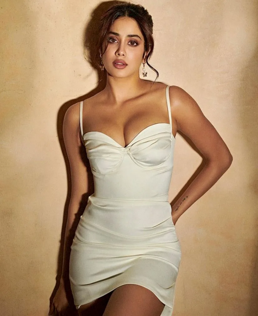 150+ Janhvi Kapoor Hot Photos: Bold Moments of 2024