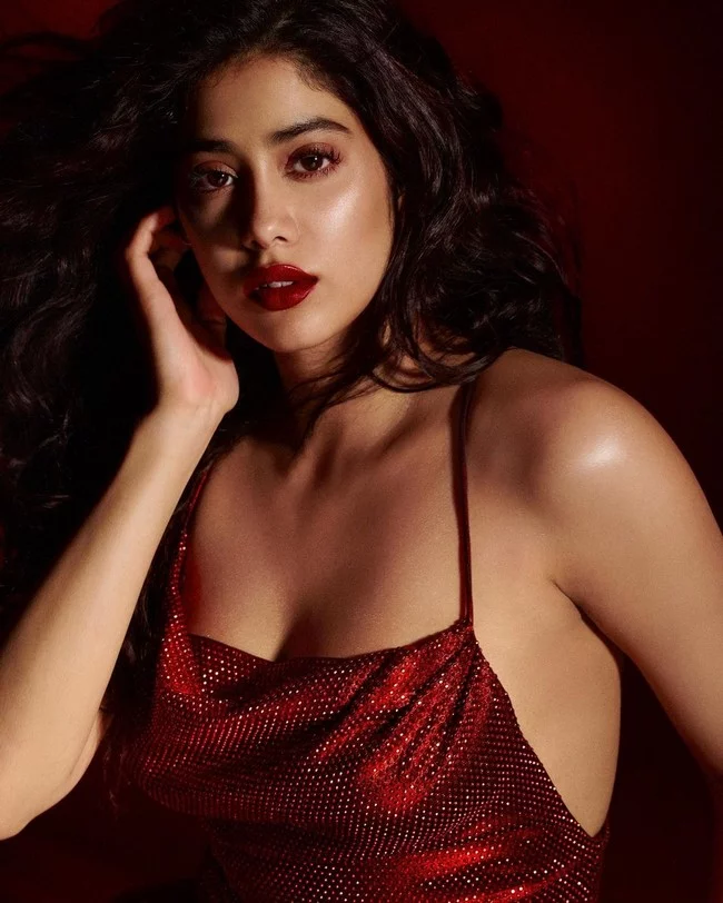 150+ Janhvi Kapoor Hot Photos: Bold Moments of 2024