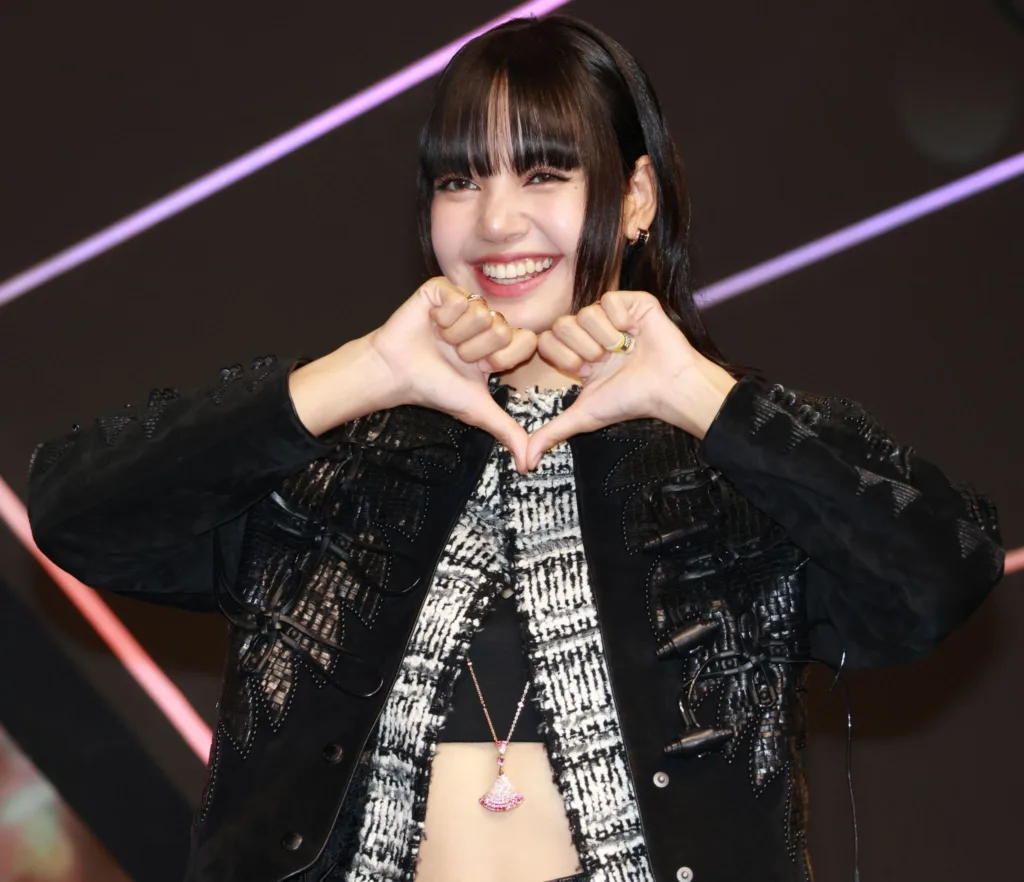 The White Lotus Season 3 First Look: BLACKPINK’s Lisa Welcomes Guests to Thailand as the New Hotel Receptionist