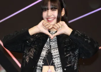 The White Lotus Season 3 First Look: BLACKPINK’s Lisa Welcomes Guests to Thailand as the New Hotel Receptionist